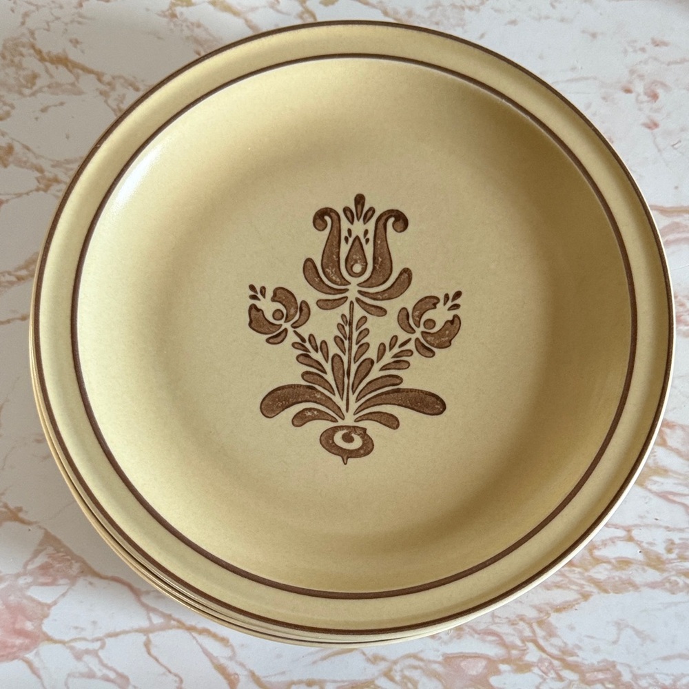 Set of 4 Vintage Pfaltzgraff dishes